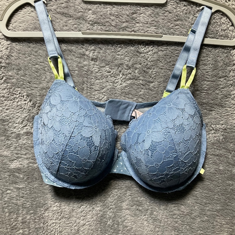 Victoria's Secret Lined Demi Bra Women's Size 38DDD Blue Lace/Floral Sexy